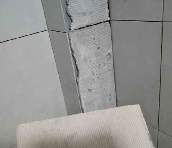 同安瓷砖空鼓维修公司分享下厨房瓷砖脱落的补救措施。